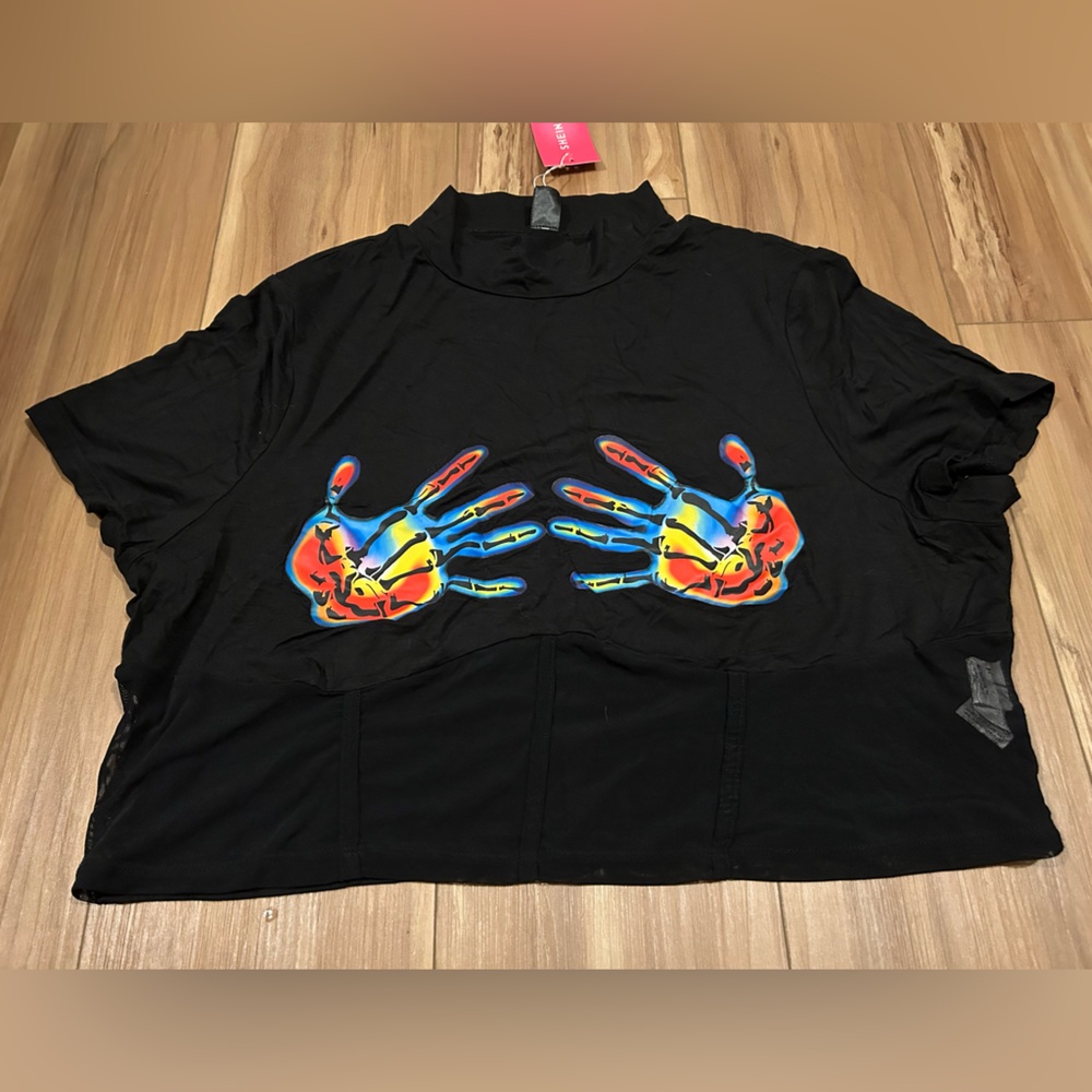 SHEIN Black Crop Tee with Vibrant Handprint Design NWT Size 4XL